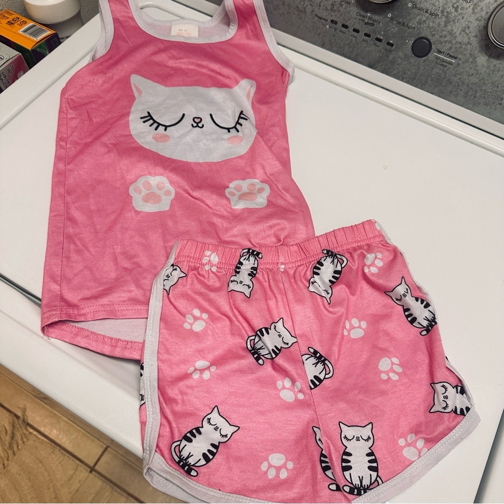 MOTHER & DAUGHTER MATCHING KITTY Pajamas.